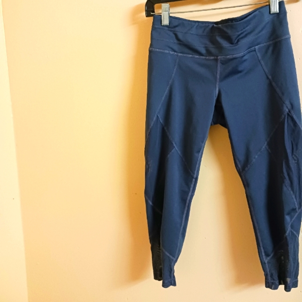 Athleta Capri Yogo Leggings Size Small Good Condition